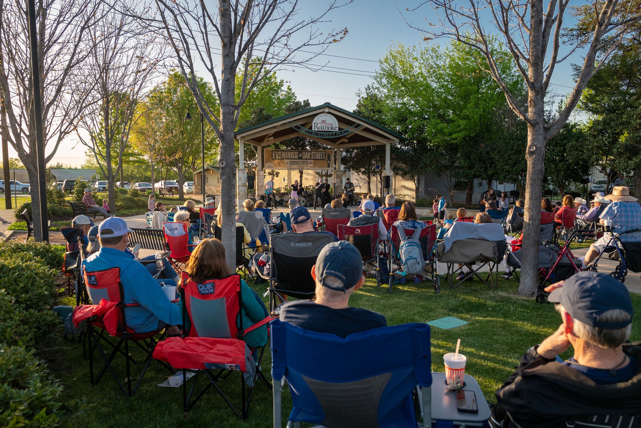 EveningsOnOakStreet2022-311