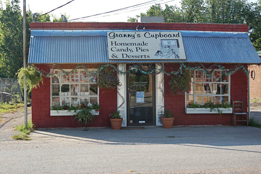 Grannys Cupboard 2000 20214441