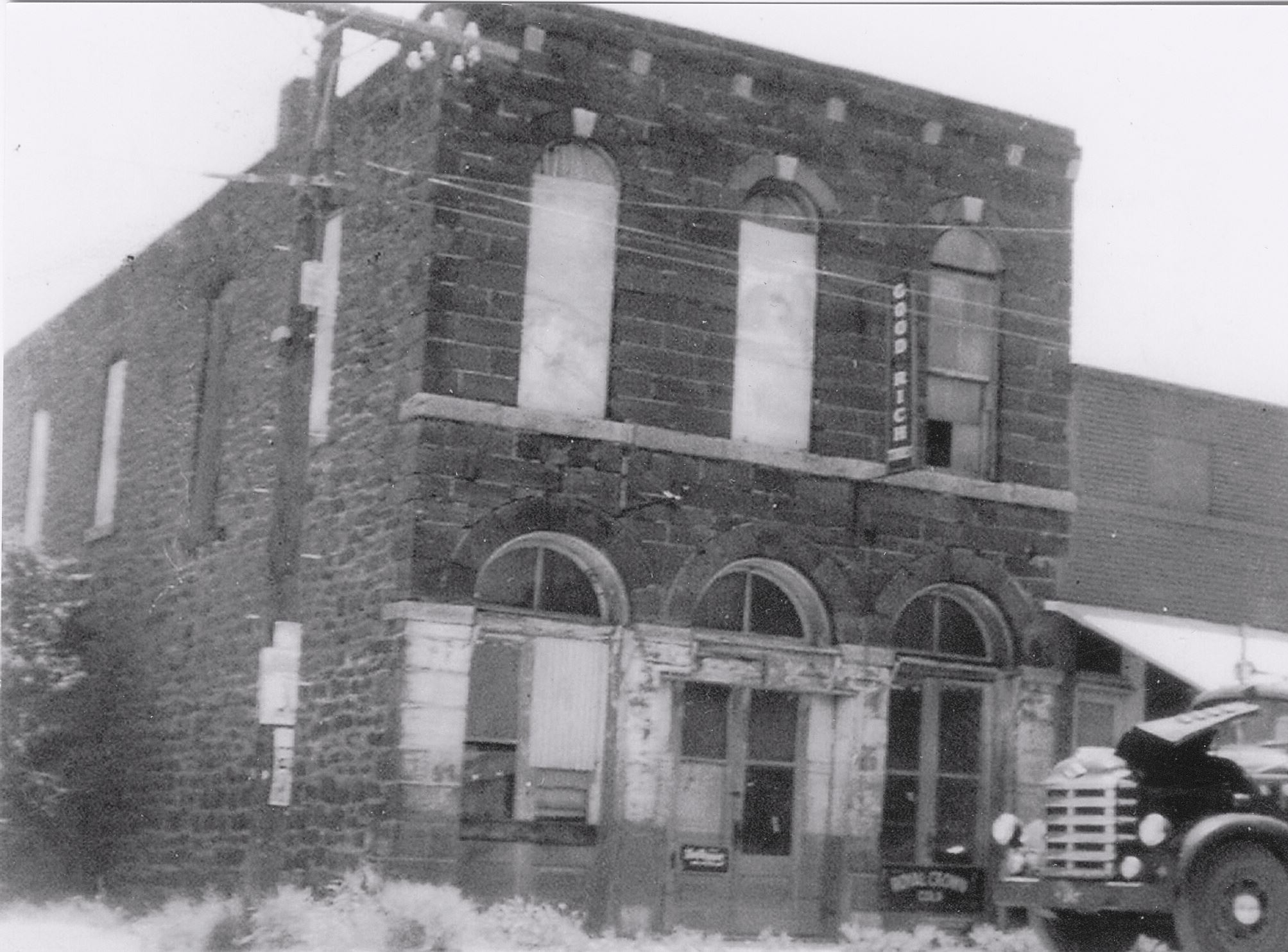 Saloon garage 1940s  2014364