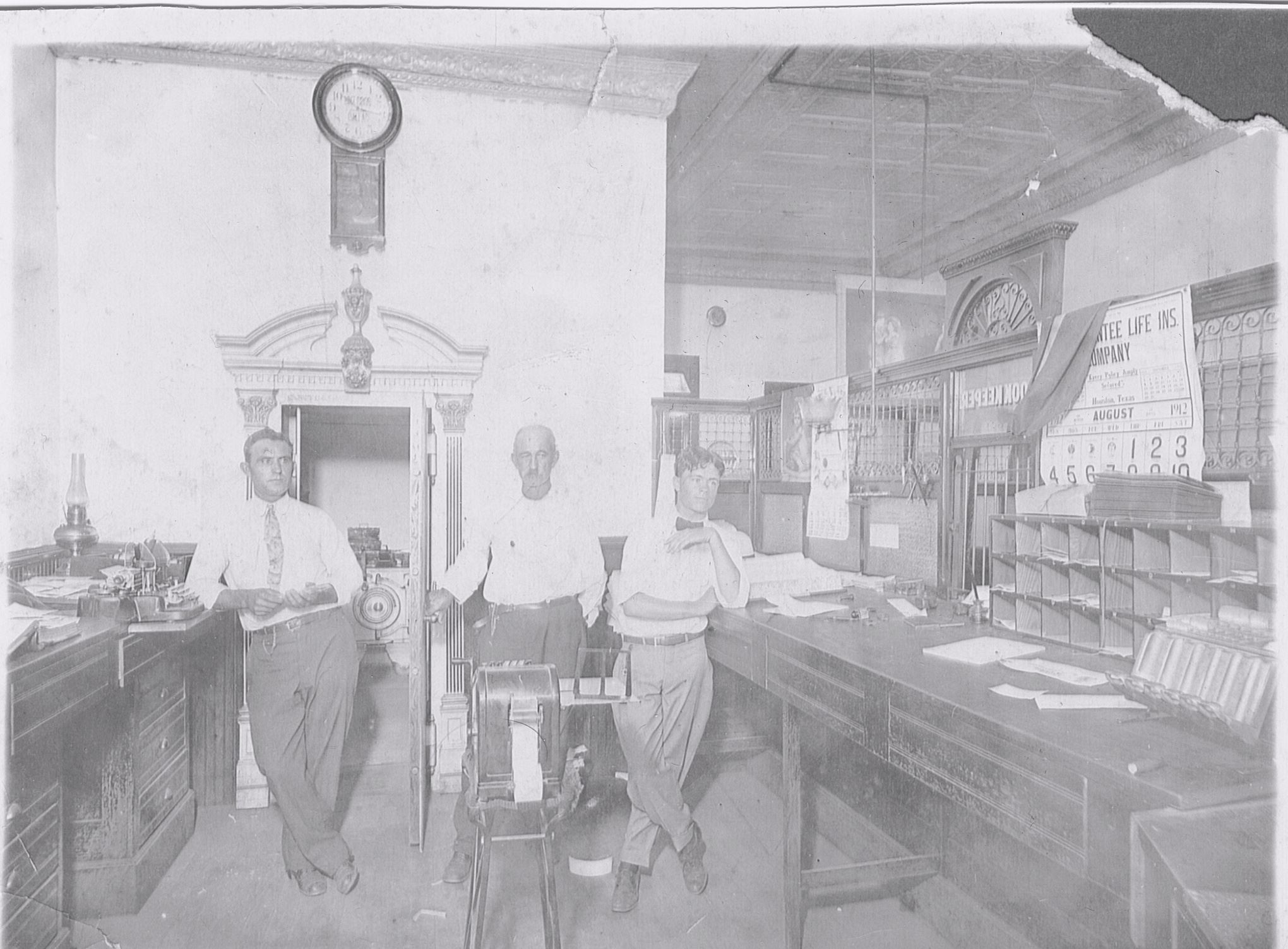 Bank interior 2014362