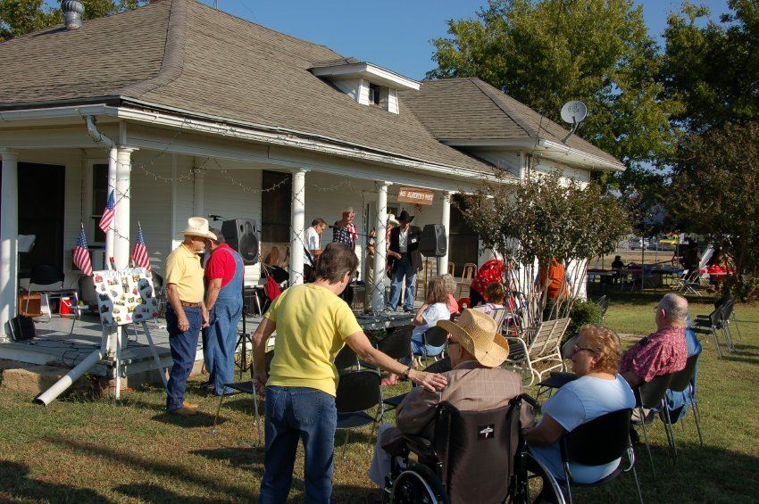 Miss Alberta porch 2021102