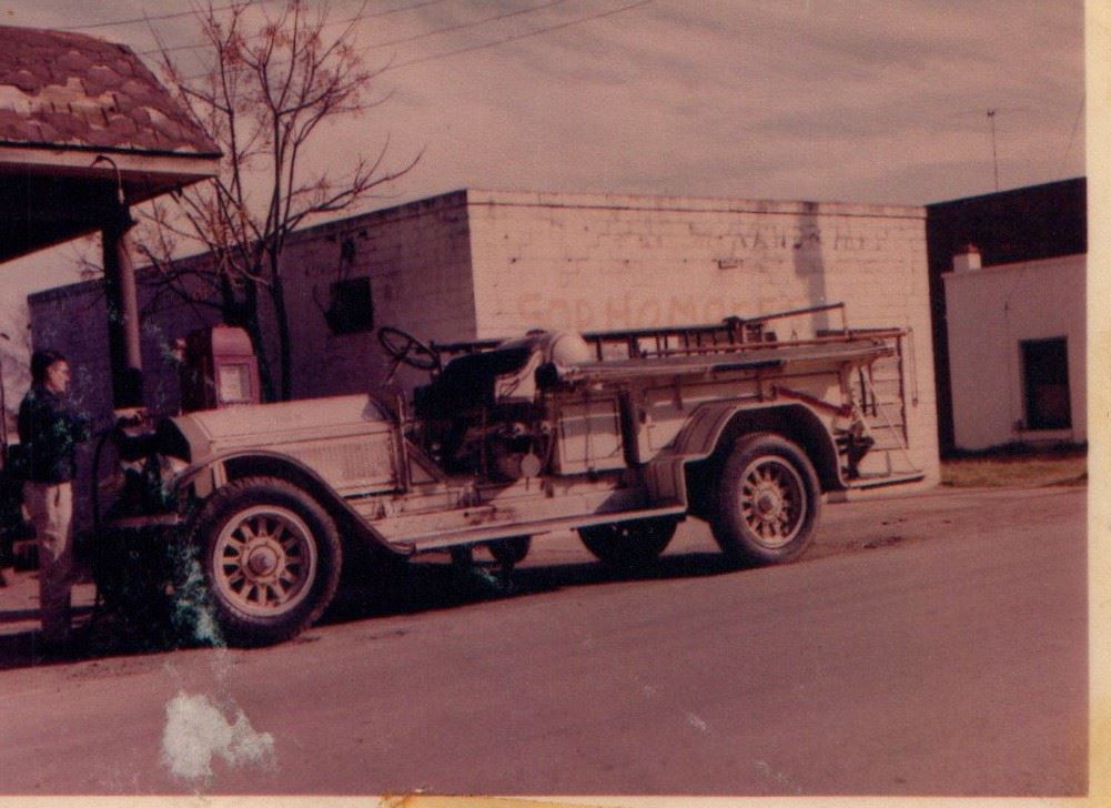 black and white photo of 1923 fire engine 